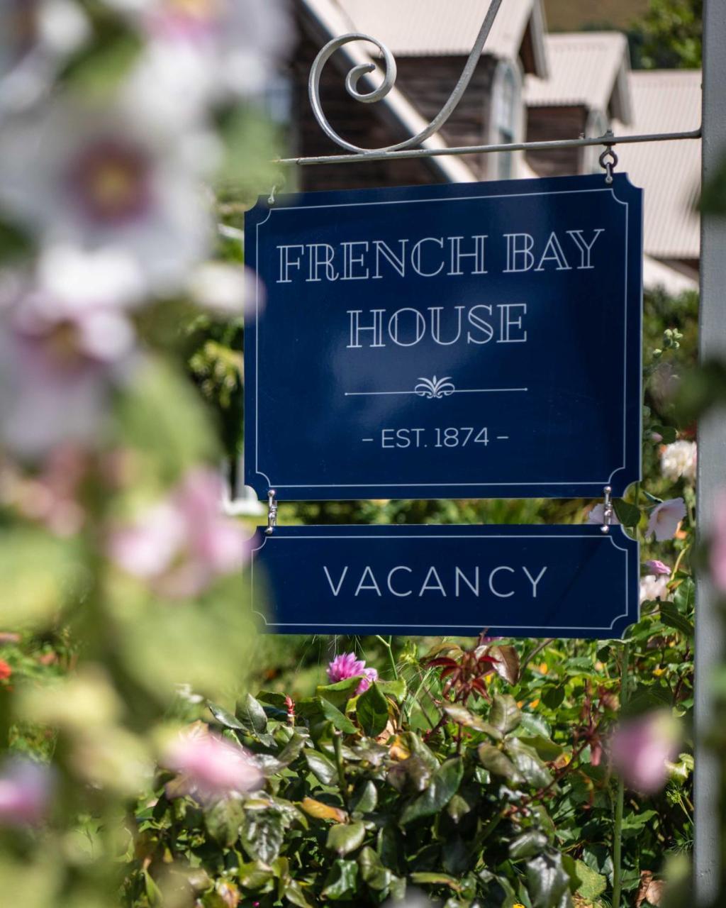 アカロア French Bay House Bed & Breakfast エクステリア 写真